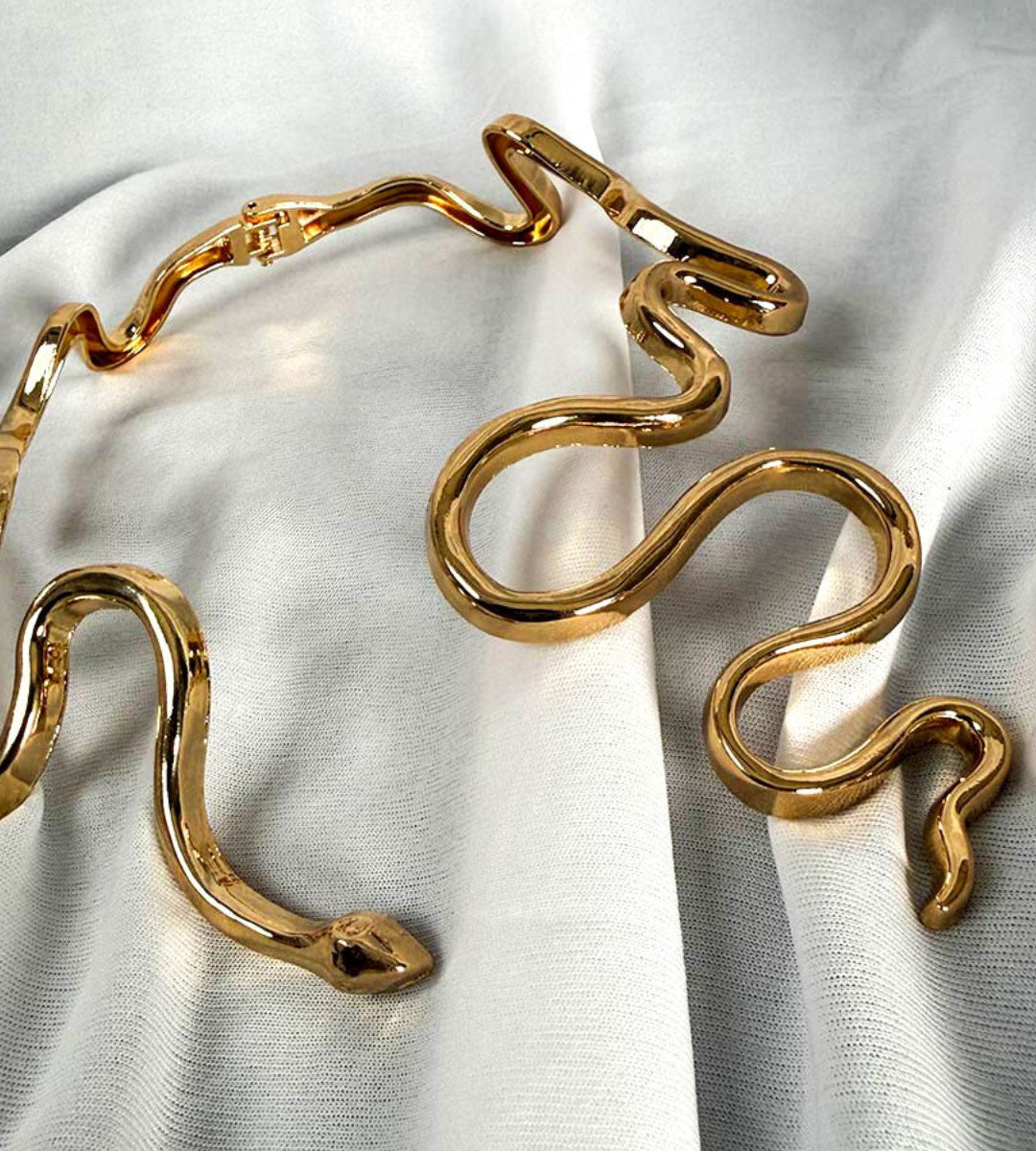Medyora- Elegant Gold Collar Necklace