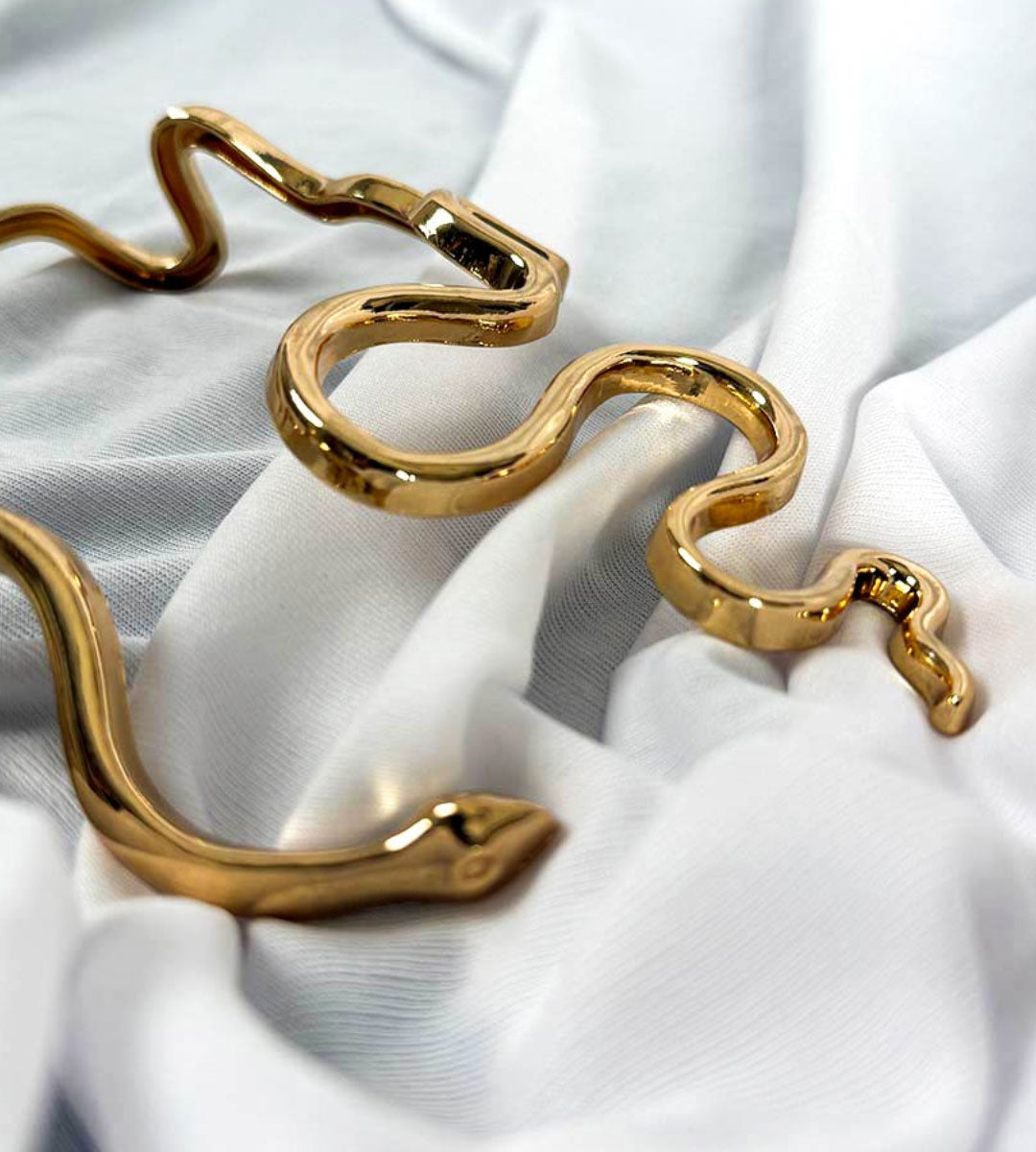 Medyora- Elegant Gold Collar Necklace