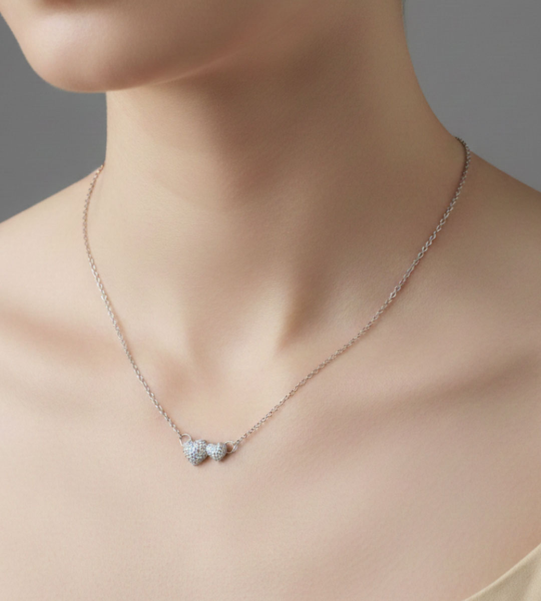 AURELIA- Minimalist Heart-shaped Chain in Oxidized Brass Metal