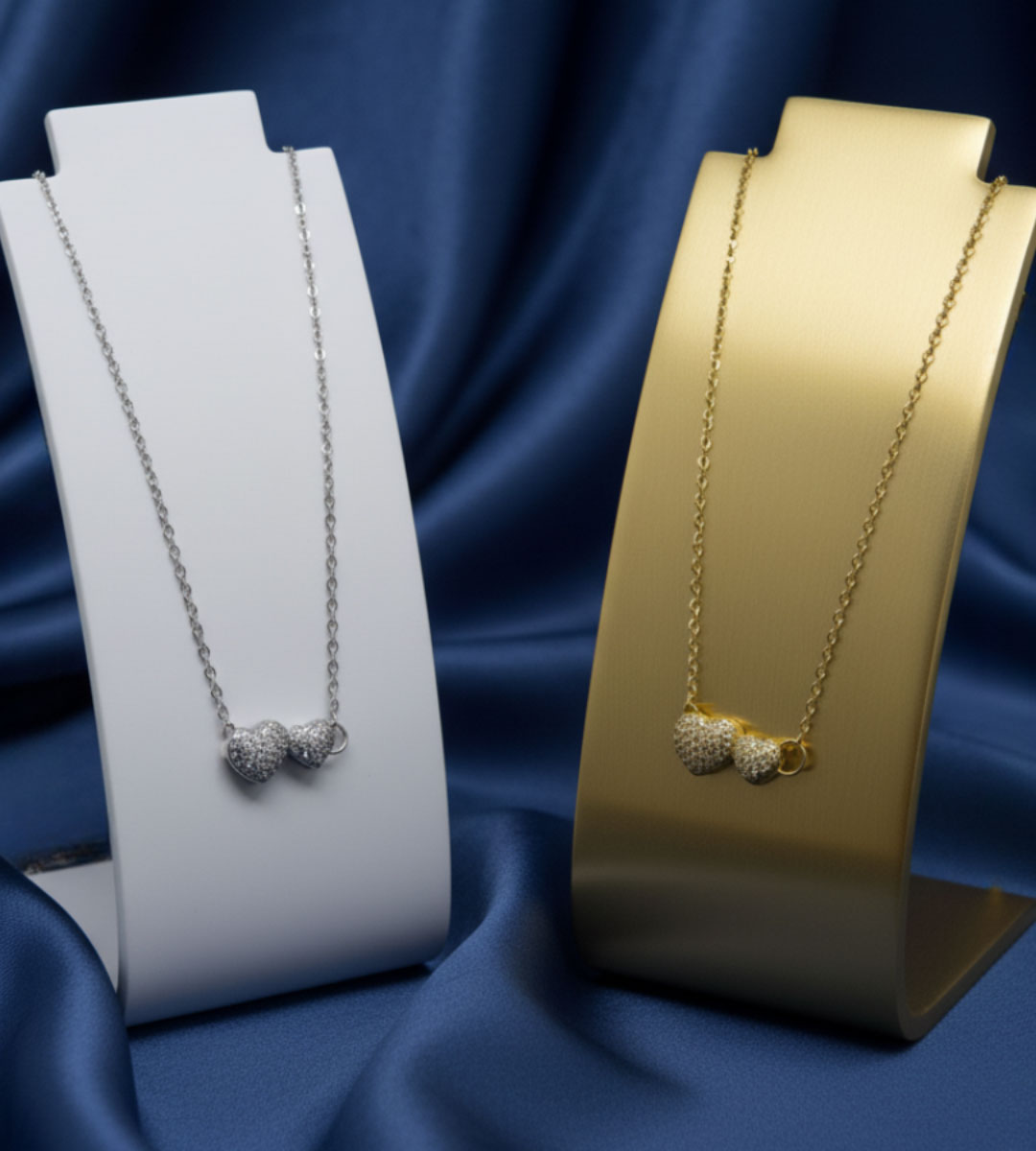 AURELIA- Minimalist Heart-shaped Chain in Oxidized Brass Metal