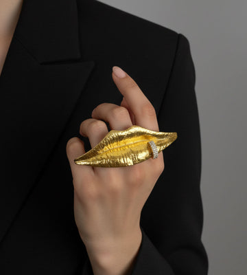 Kiss – The gold Plated Ring