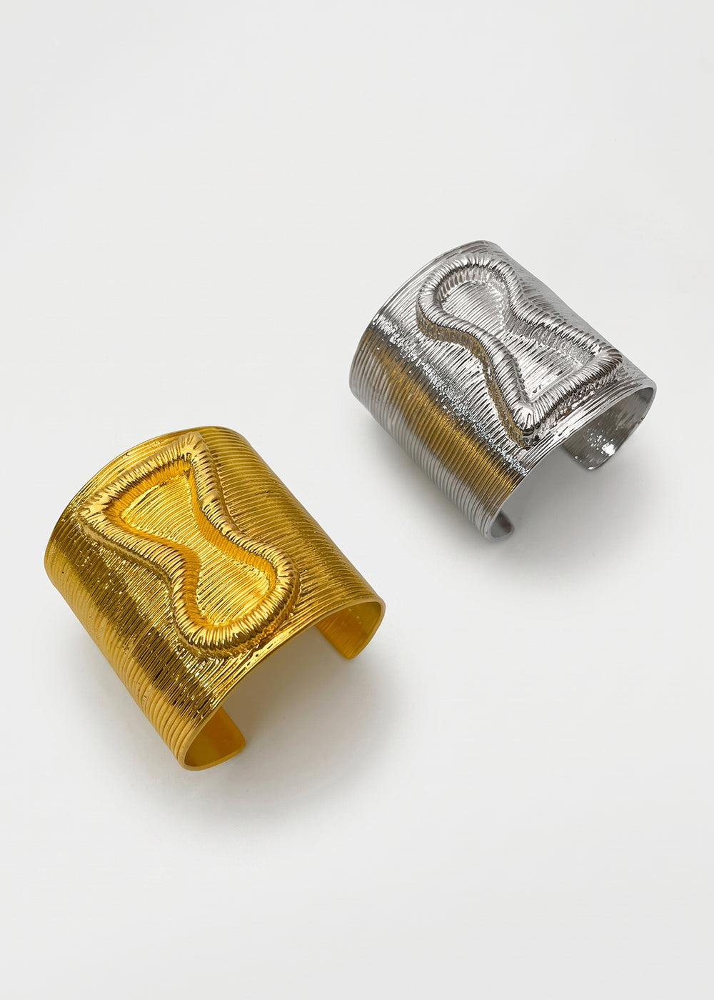 VELORA WAVE- A SCULPTURAL CUFF