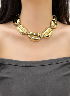 Lipcraft – Chunky Abstract Choker Necklace