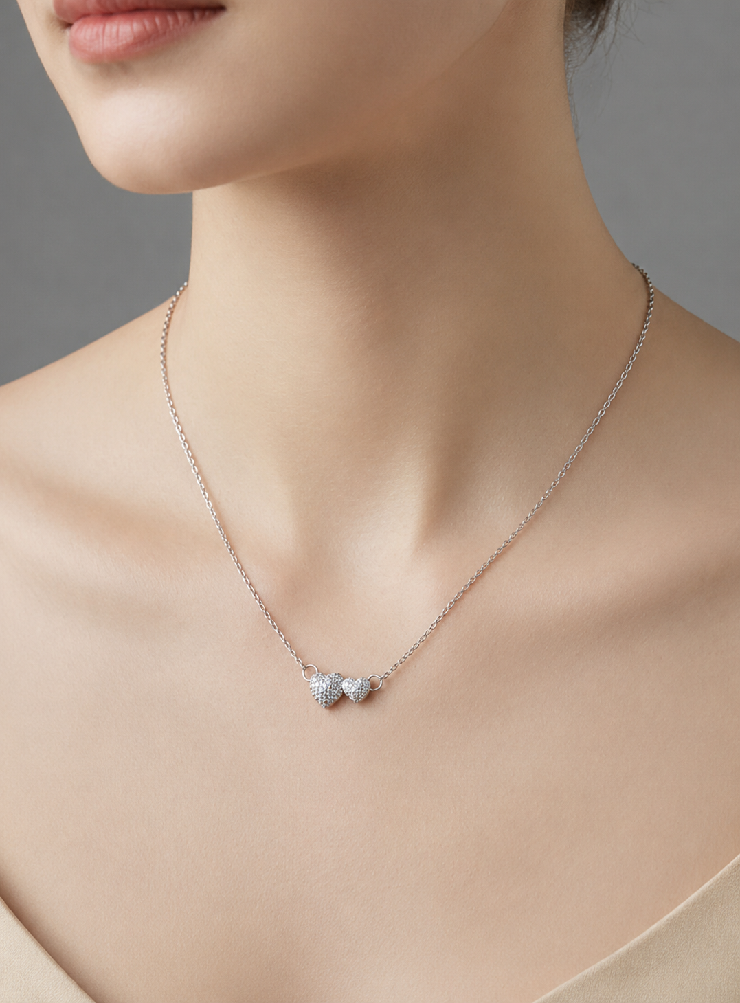 AURELIA- Minimalist Heart-shaped Chain in Oxidized Brass Metal
