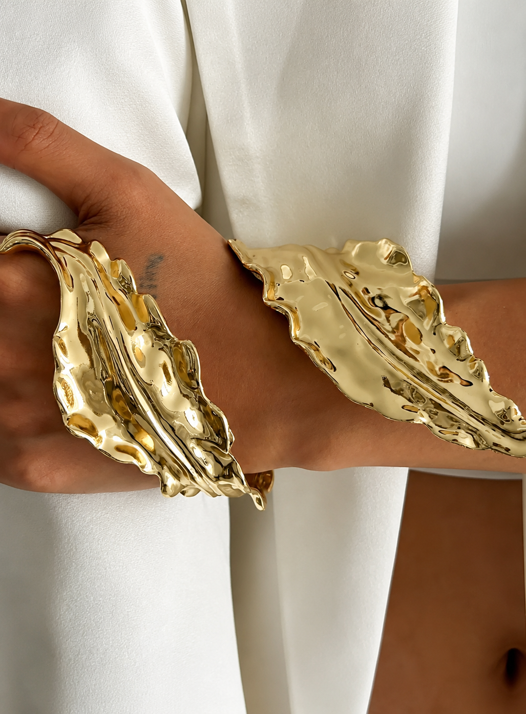 The Last Leaf – Gold Statement Cuff
