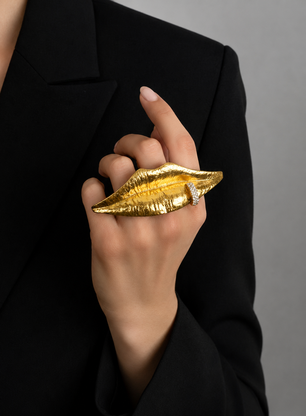 Kiss – The gold Plated Ring