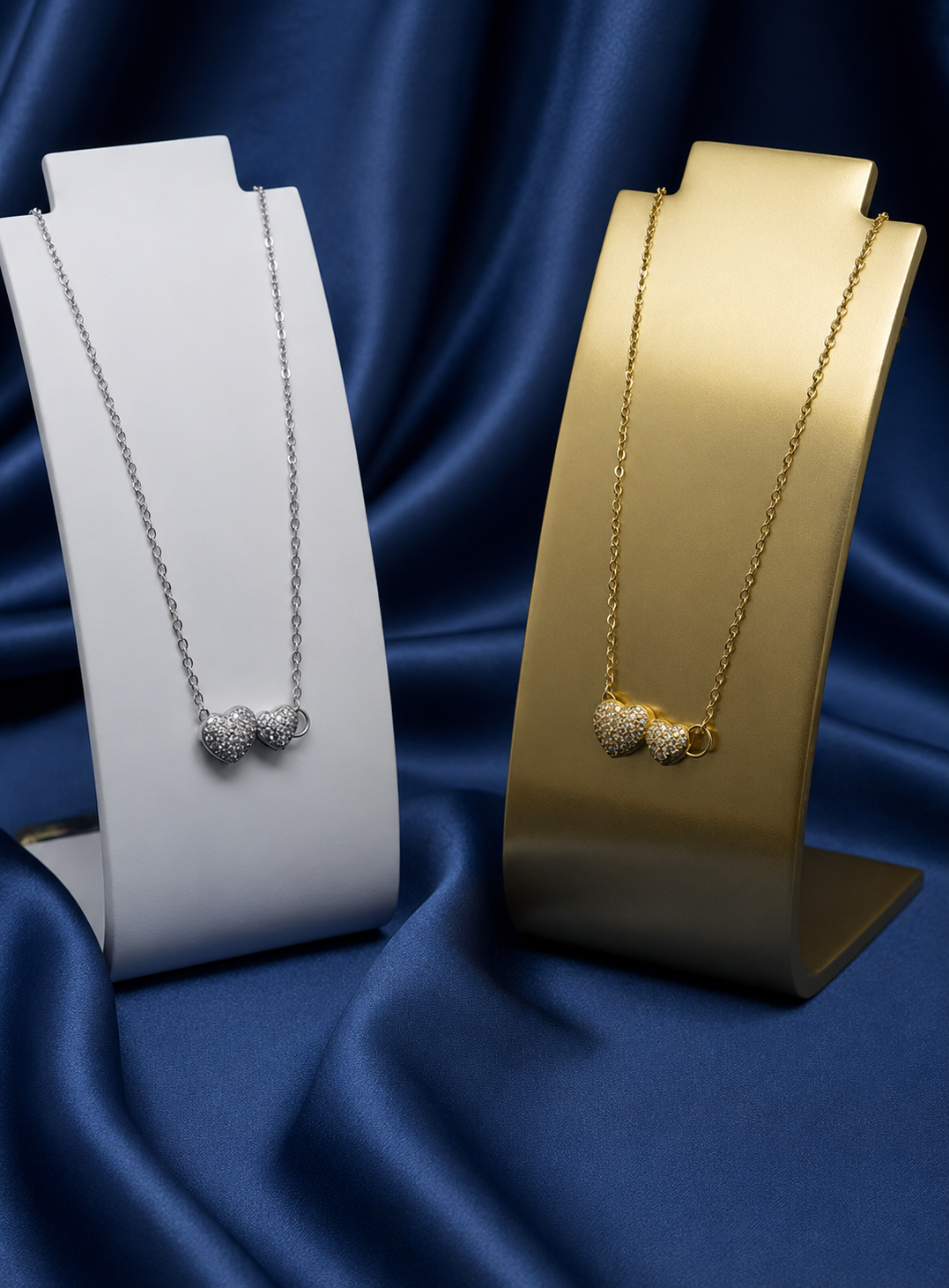 AURELIA- Minimalist Heart-shaped Chain in Oxidized Brass Metal