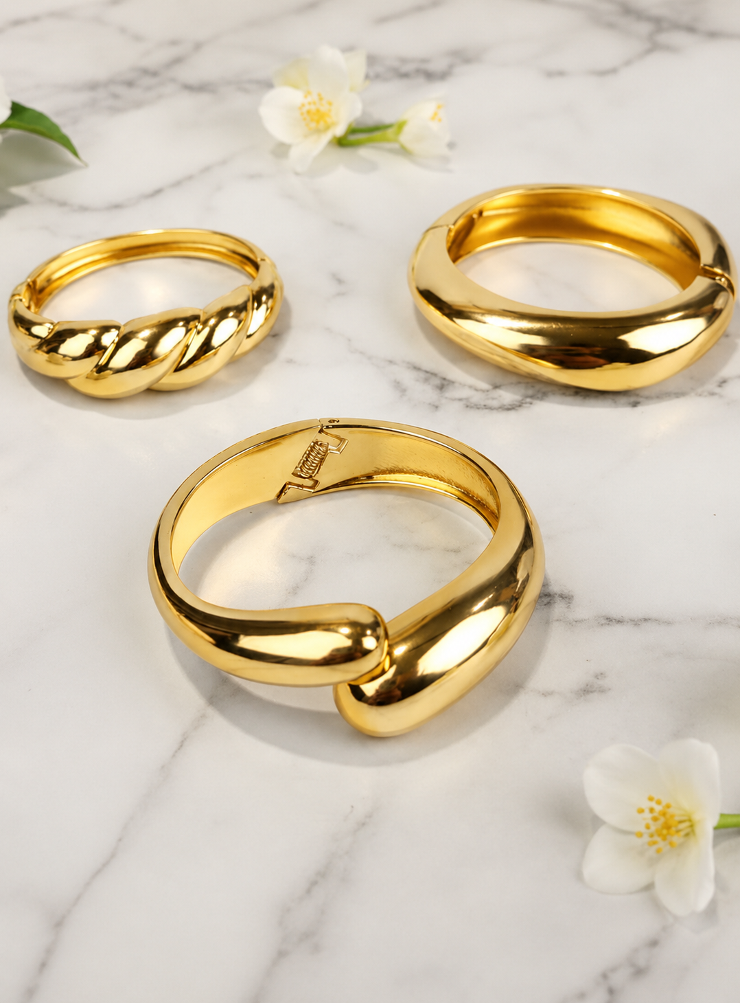 Solstice Shine – A Sculptural Gold Bangle Set