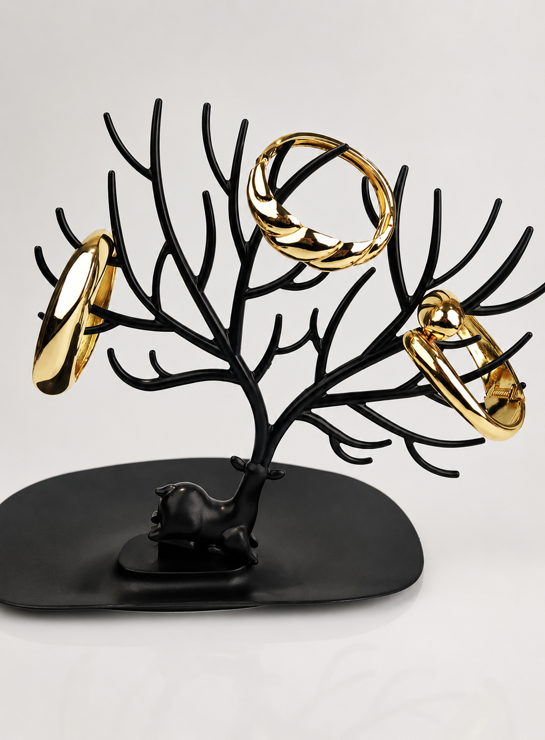 Solstice Shine – A Sculptural Gold Bangle Set