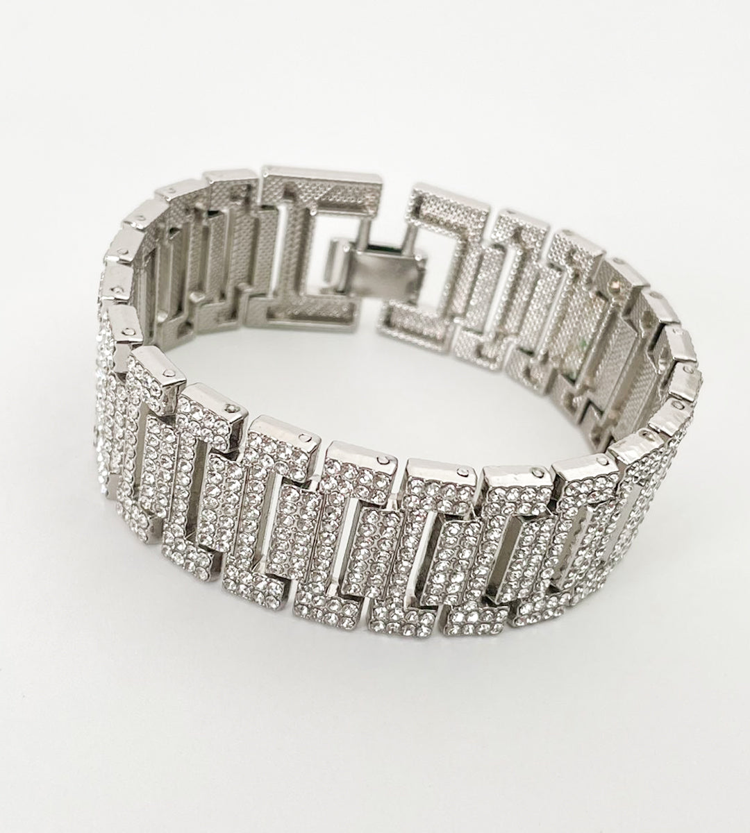 IMPERIAL – Shiny Diamond Studded Bracelet