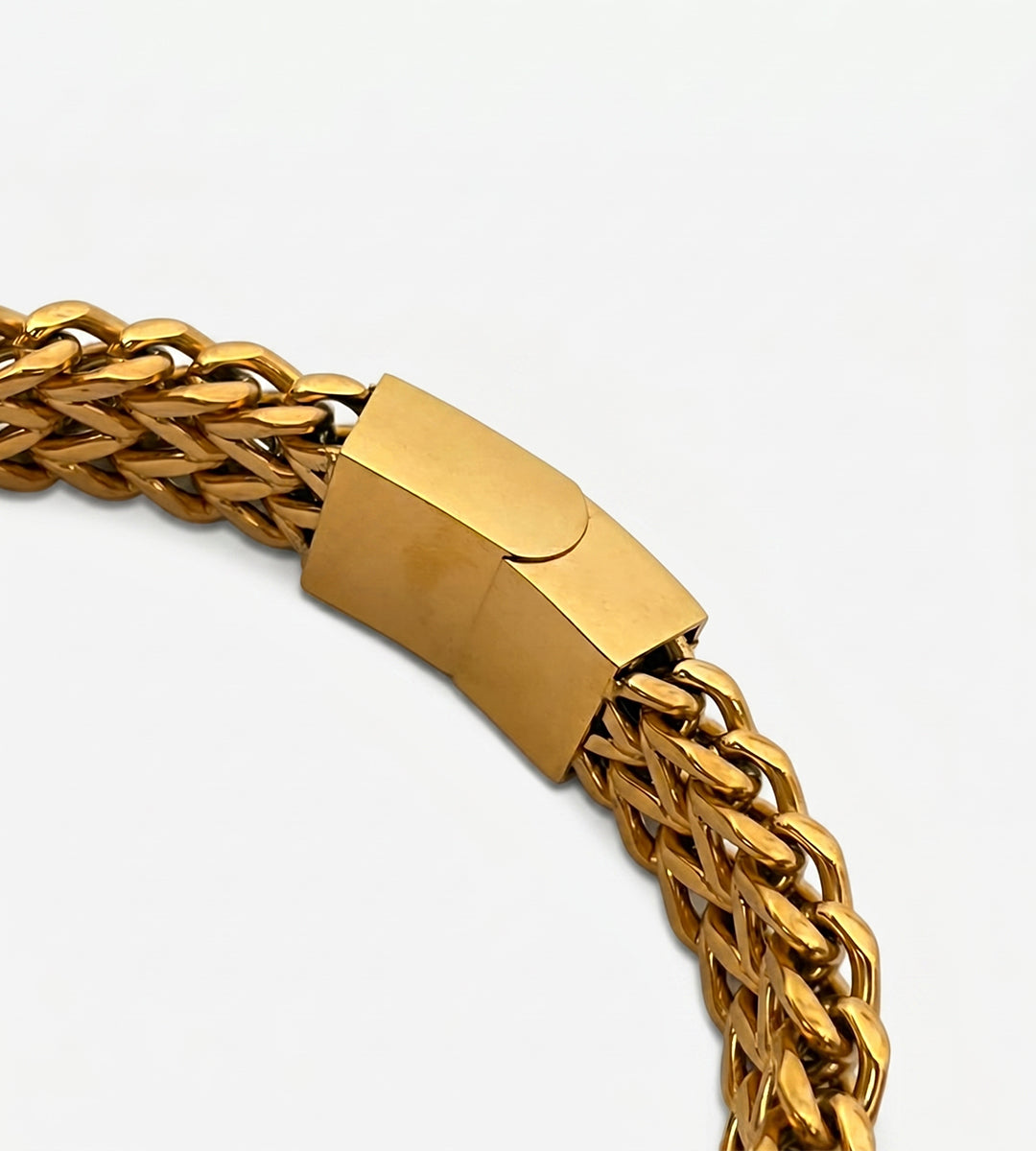 Infinity Royale – Signature Gold Bracelet