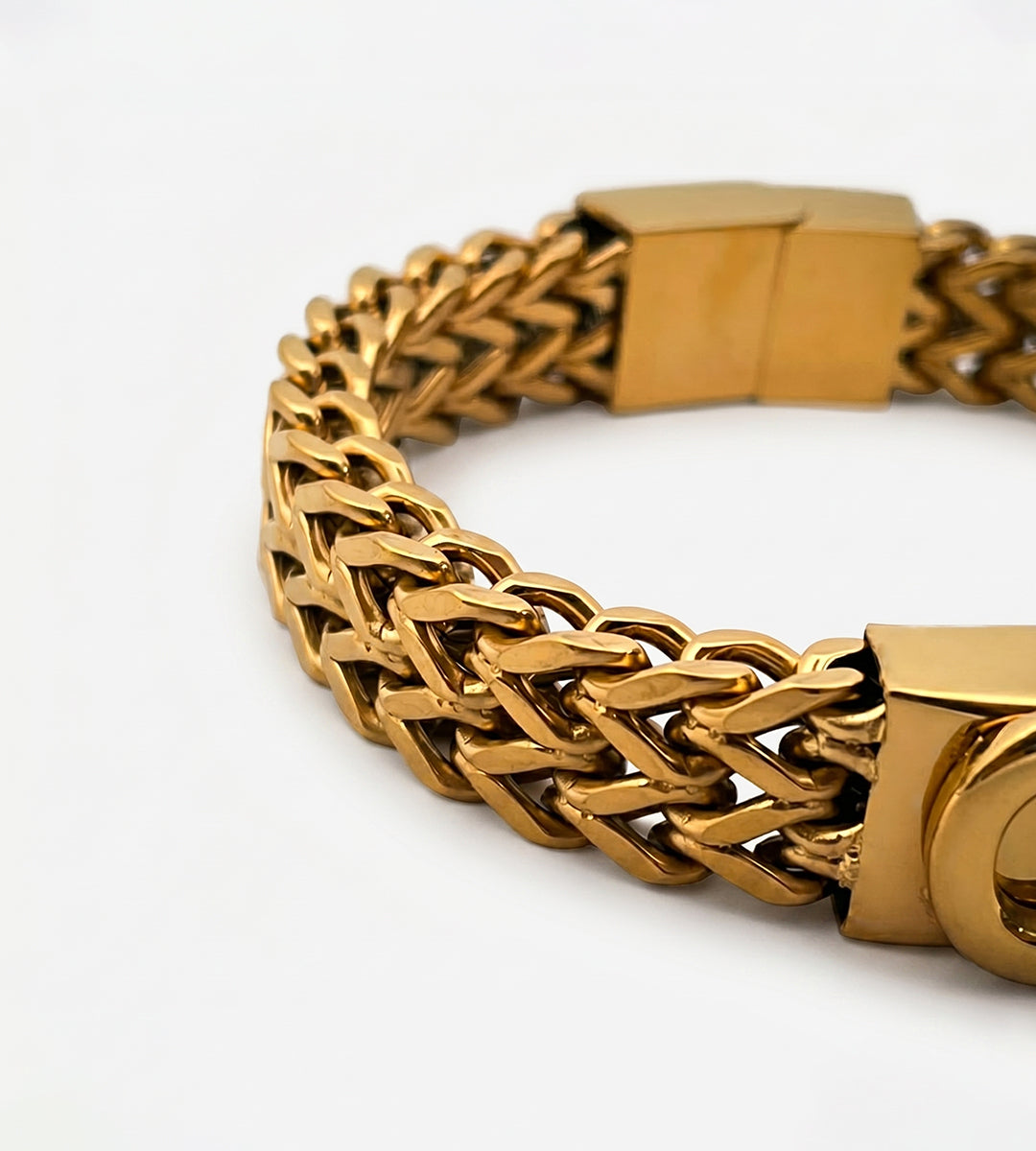Infinity Royale – Signature Gold Bracelet