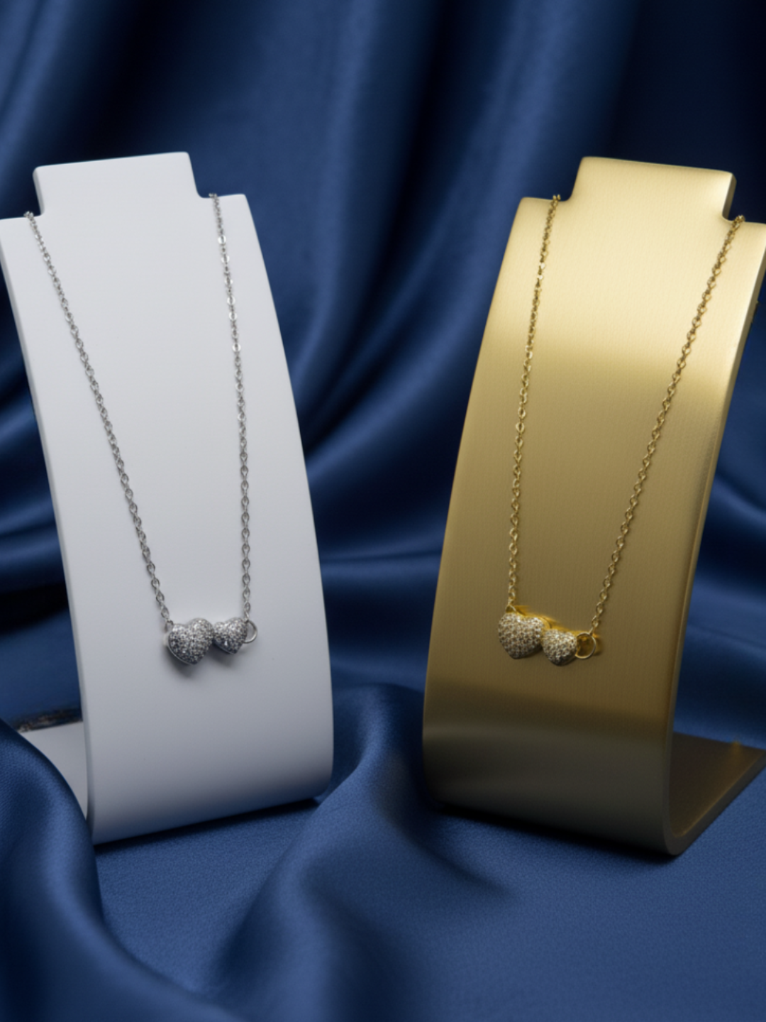 AURELIA- Minimalist Heart-shaped Chain in Oxidized Brass Metal