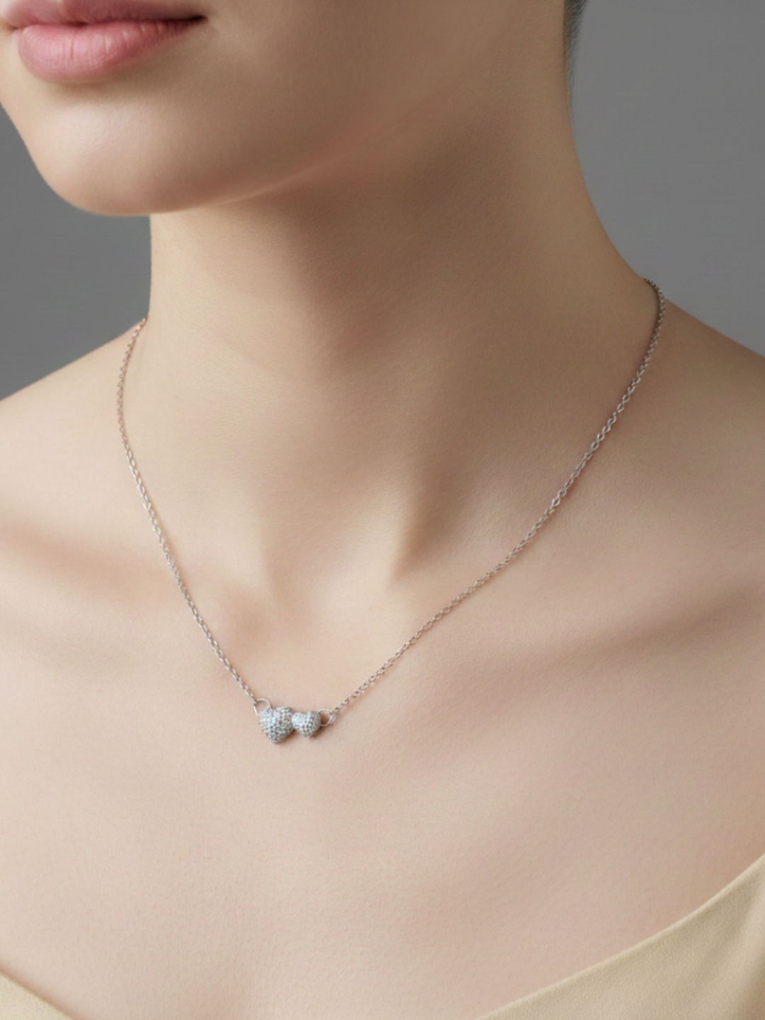 AURELIA- Minimalist Heart-shaped Chain in Oxidized Brass Metal